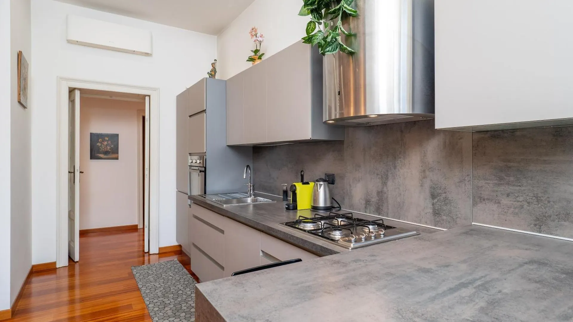 Luxury Residence In The Most Iconic Avenue Of Milan 0*,